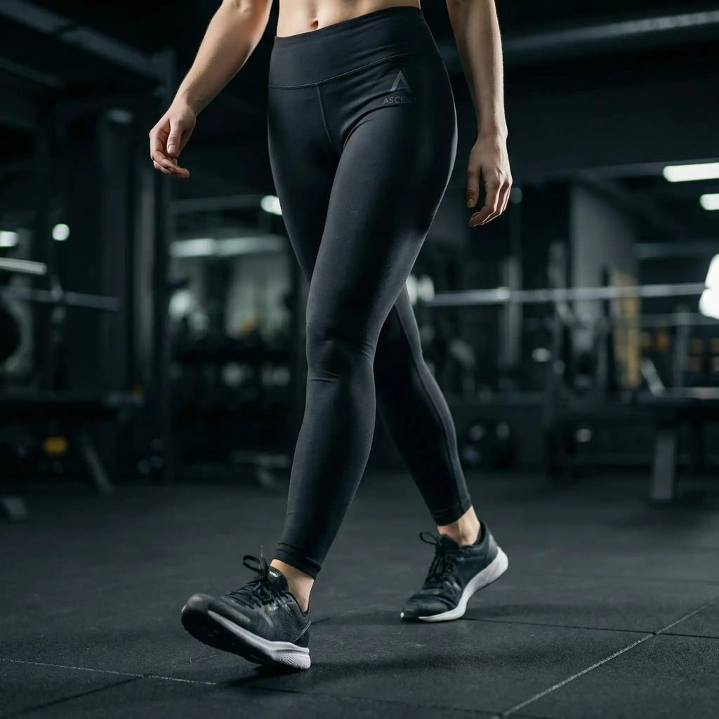 Legging noir ASCENT porté —marche