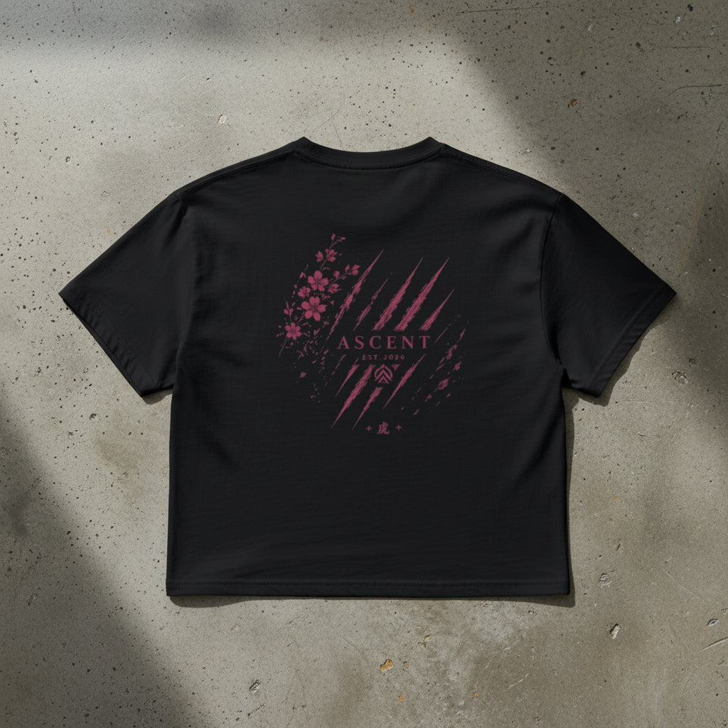 boxy tee ASCENT — Tiger Sakura · Force Silencieuse poser a plat de dos